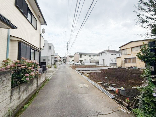 戸建 西東京市芝久保町４丁目の前面道路含む現地写真
