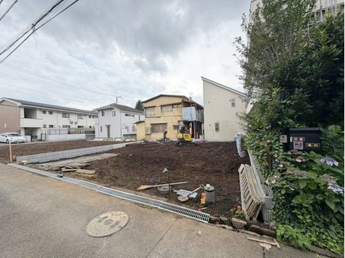 戸建 西東京市芝久保町４丁目の前面道路含む現地写真