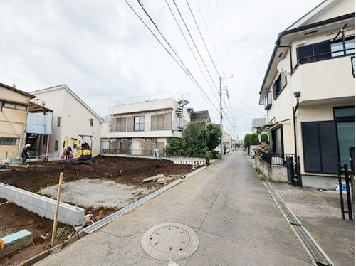 戸建 西東京市芝久保町４丁目の前面道路含む現地写真