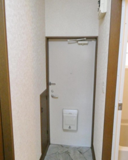 協和ビルの玄関