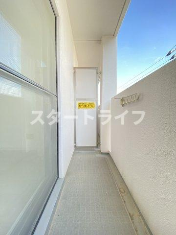 大阪市東淀川区東淡路３丁目の賃貸マンションのバルコニー