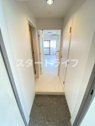 大阪市東淀川区東淡路３丁目の賃貸マンションの玄関
