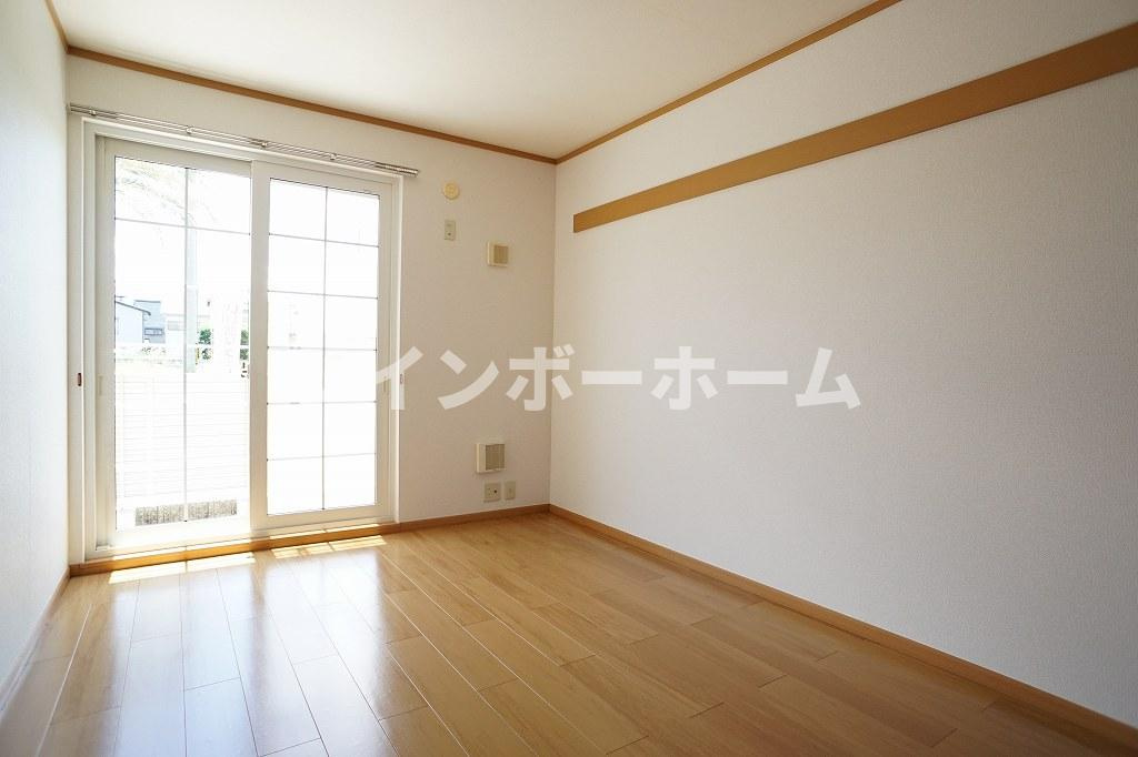 ソレアードＢの居間・リビング