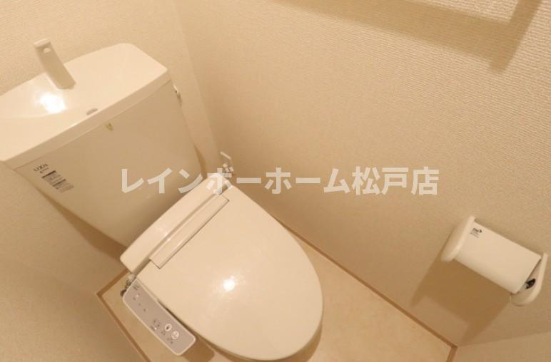 仲介手数料（賃料の1.10ヵ月）の50％OFF対象物件！のトイレ|ゆったりとした空間のトイレです