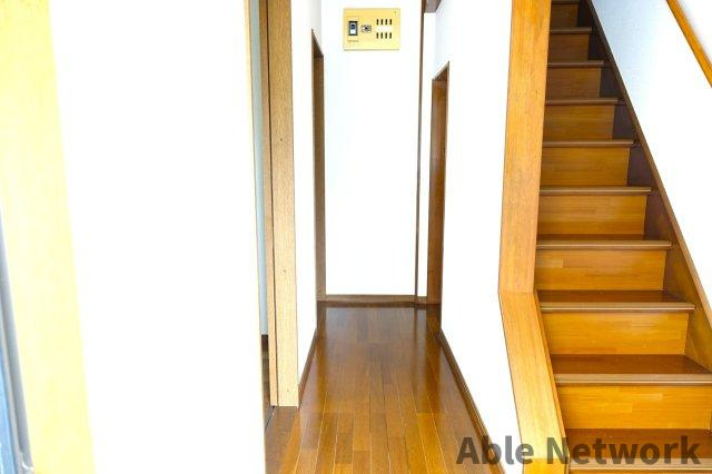 グリーンキャピタルおおたの玄関|階段