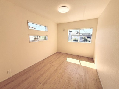 【洋室】 | 【仲介手数料３１０万円が無料！】■太陽光発電■ＺＥＨ水準■耐震など住宅性能評価６項目で最高評価 | 【諸費用３１０万円ＯＦＦです！】
決算特別キャンペーン！
家計応援サービスの限界に挑戦中！
■内覧予約受付中
■太陽光発電
■ＺＥＨ水準
■耐震など住宅性能評価６項目で最高評価
■グッドデザイン賞