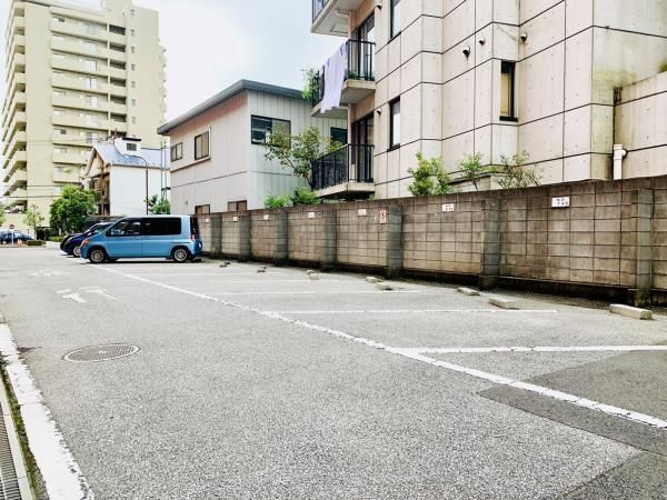 シャルム・Ｋ・カーサの駐車場