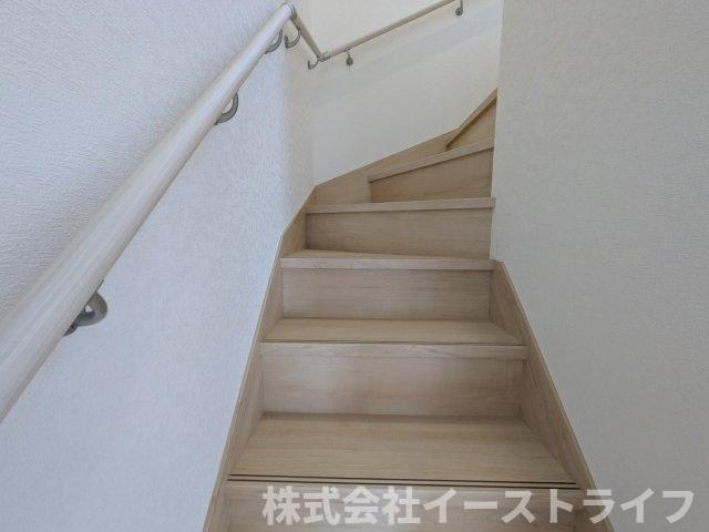 【新築戸建】　いわき市小名浜第10　全5棟の内装|4号棟写真　階段スペースです。手すりが付いているので安心です。