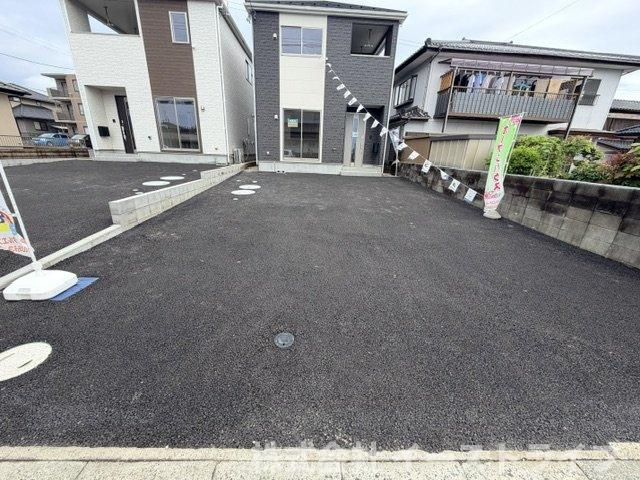 【新築戸建】　いわき市小名浜第10　全5棟の駐車場|同社施工写真　カースペースです（3台駐車可能）