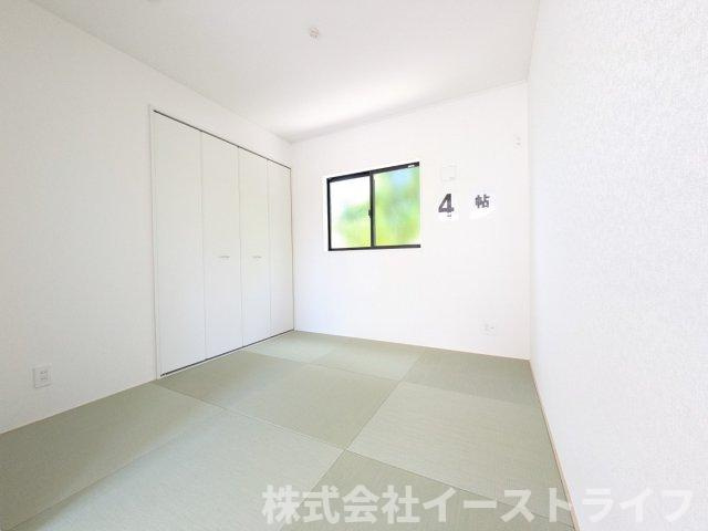 【新築戸建】　いわき市小名浜第10　全5棟の和室|4号棟写真　1階にある和室は来客用のスペースとしても重宝します。