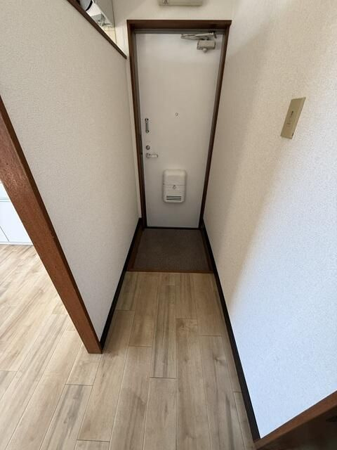 ドミールアキＡの玄関