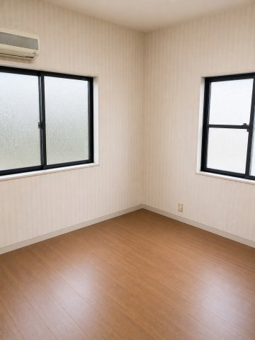 福生市南田園2丁目　戸建の洋室|※掲載写真の一部はCG加工により家具・家電・荷物・車両・植栽等を除去したイメージです。実際の状況と異なる場合があります。