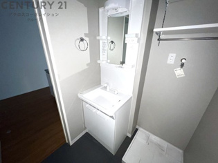 洗面所内に室内洗濯機置場がついてます！