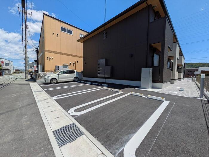 アンクレールの駐車場