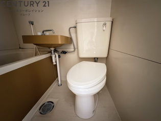浴室内にトイレがあります☆
