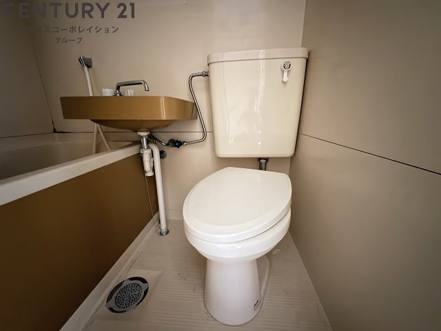 浴室内にトイレがあります☆
