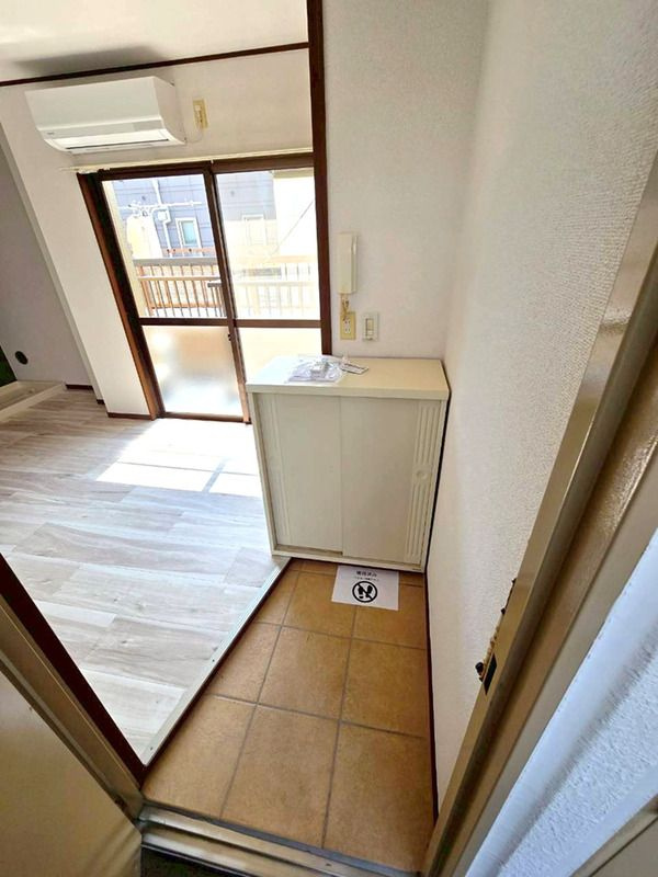 横須賀市安浦町３丁目の賃貸マンションの玄関