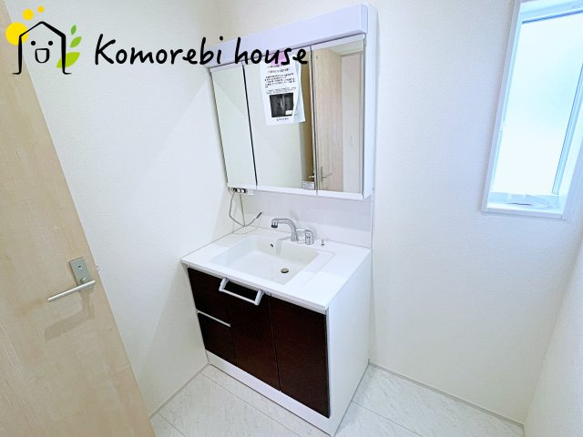 上尾市上　13期　新築一戸建て　ブルーミングガーデン　01の独立洗面台|独立洗面化粧台付き
