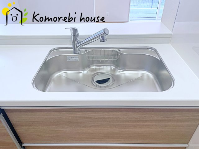 上尾市上　13期　新築一戸建て　ブルーミングガーデン　01のキッチン|コンパクトなキッチンで掃除もラクラク