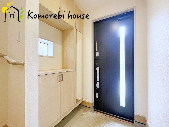 上尾市上　13期　新築一戸建て　ブルーミングガーデン　01の玄関|落ち着いた玄関です