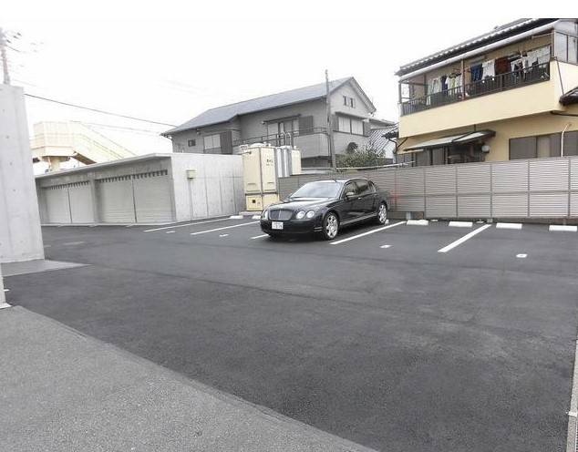 ディルッソ西間門の駐車場