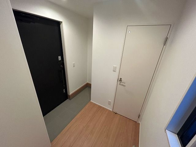 井尻3丁目貸家の玄関