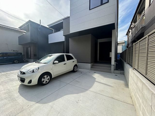 井尻3丁目貸家の駐車場