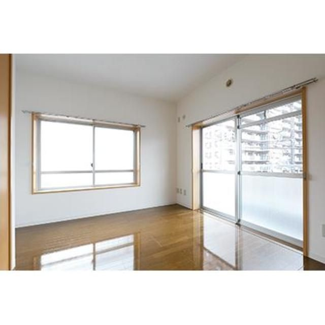 クレスト鶴見の居間・リビング
