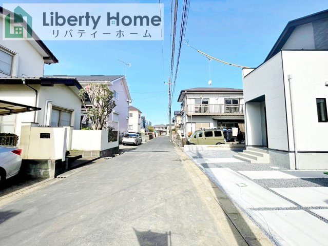 牛久市田宮町30期　新築戸建の前面道路含む現地写真
