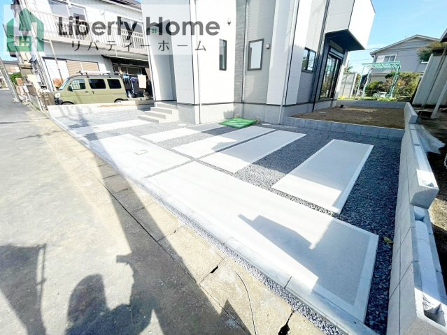 牛久市田宮町30期　新築戸建の駐車場