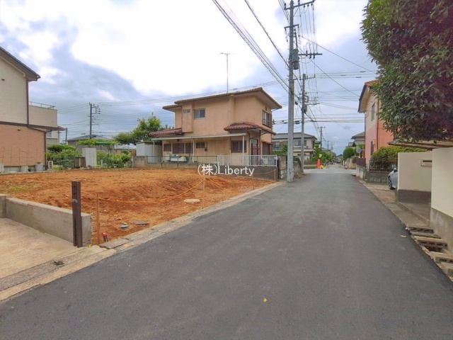牛久市田宮町30期　新築戸建の前面道路含む現地写真