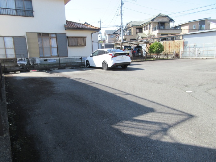花花弐番館の駐車場