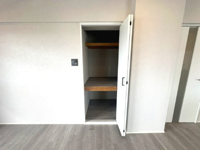 【収納】 | セントラル朝日が丘 | リビング収納付き！毎日使う物から災害時に備えた物まで、見た目もスッキリ収納できます。