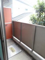暖かな日差しのふりそそぐバルコニー