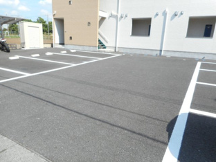 駐車場があるので、車を買う予定の方も安心です