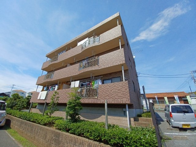 落ち着いた雰囲気の外観です
