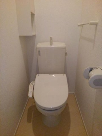 コンパクトで使いやすいトイレです