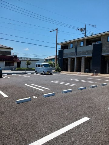 車をお持ちの方に嬉しい駐車場付きの物件です