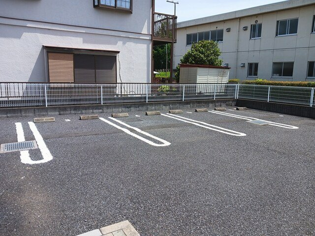 車をお持ちの方に嬉しい駐車場付きの物件です