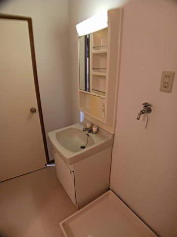 忙しい朝には欠かせない洗面所です