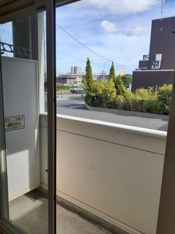 開放的で明るい空間を演出してくれるバルコニーです