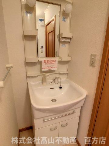直方市大字頓野のアパートの洗面所