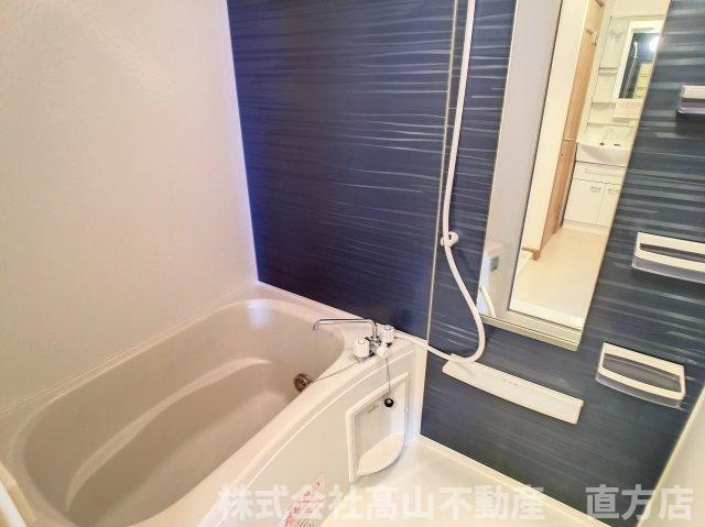 直方市大字頓野のアパートの浴室