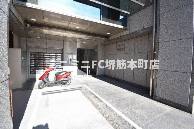 アルプス西梅田のエントランス