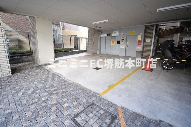 アルプス西梅田の駐車場