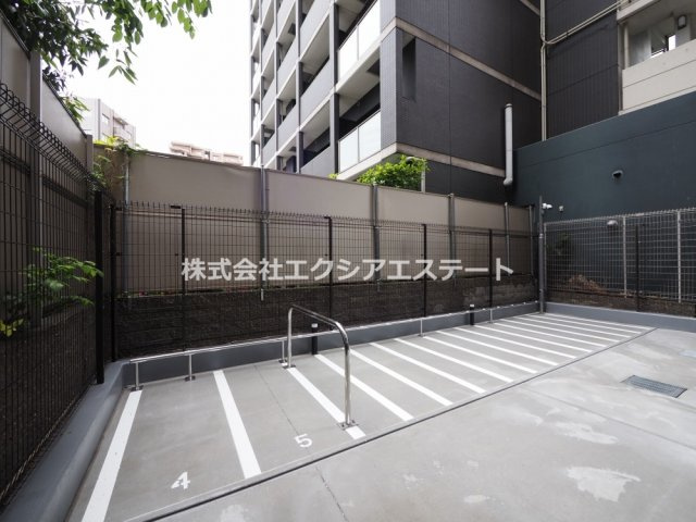 コンフォリア・リヴ天王寺寺田町ソルテラスの駐車場