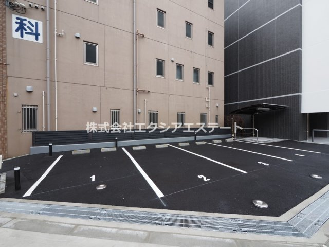 コンフォリア・リヴ天王寺寺田町ソルテラスの駐車場