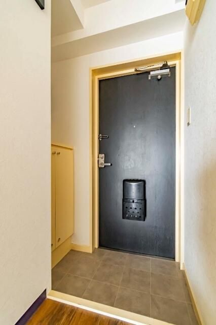サングレイス鶴見本町の玄関