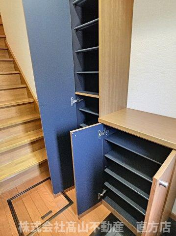 直方市大字頓野のアパートの玄関