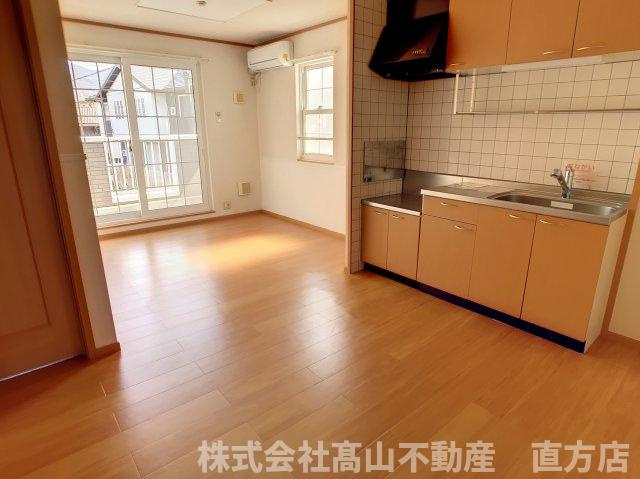 直方市大字頓野のアパートの居間・リビング